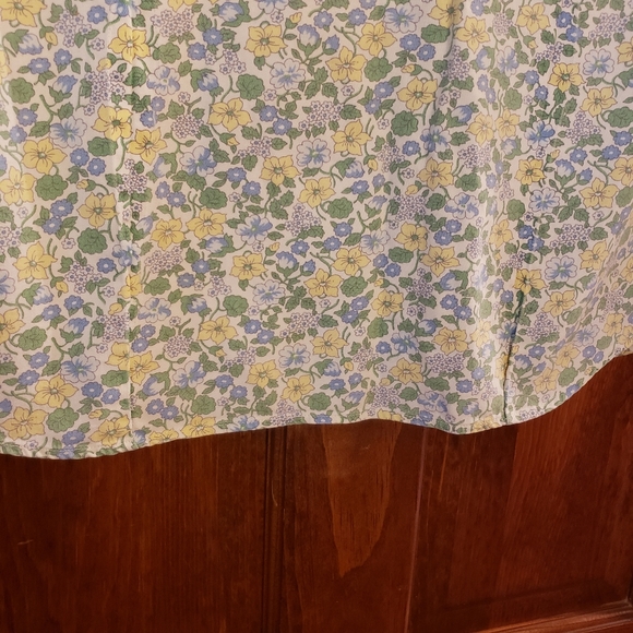 Floral Short Sleeve Women's Top - Picture 7 of 9